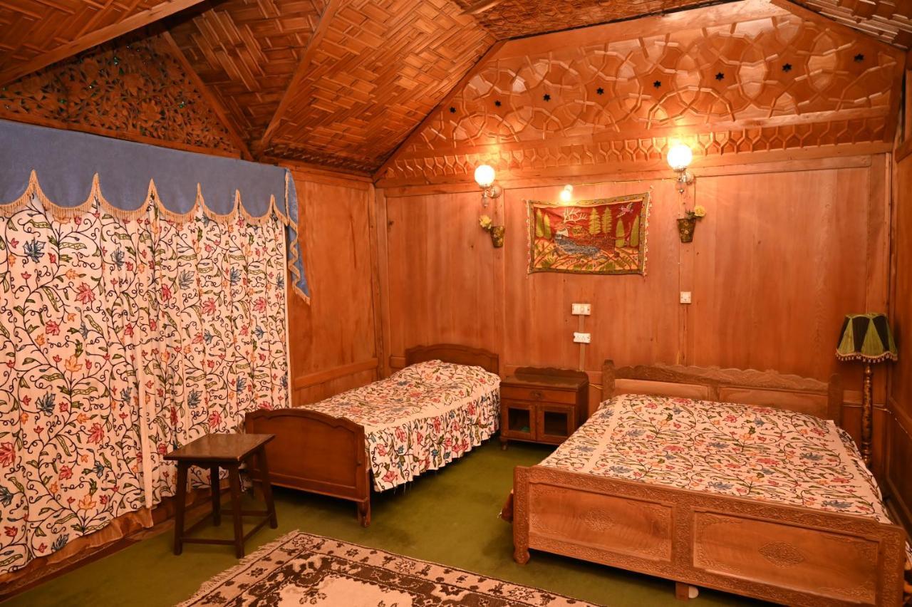 Kings Houseboats 호텔 Srīnagar 외부 사진