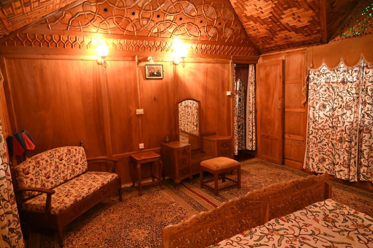 Kings Houseboats 호텔 Srīnagar 외부 사진