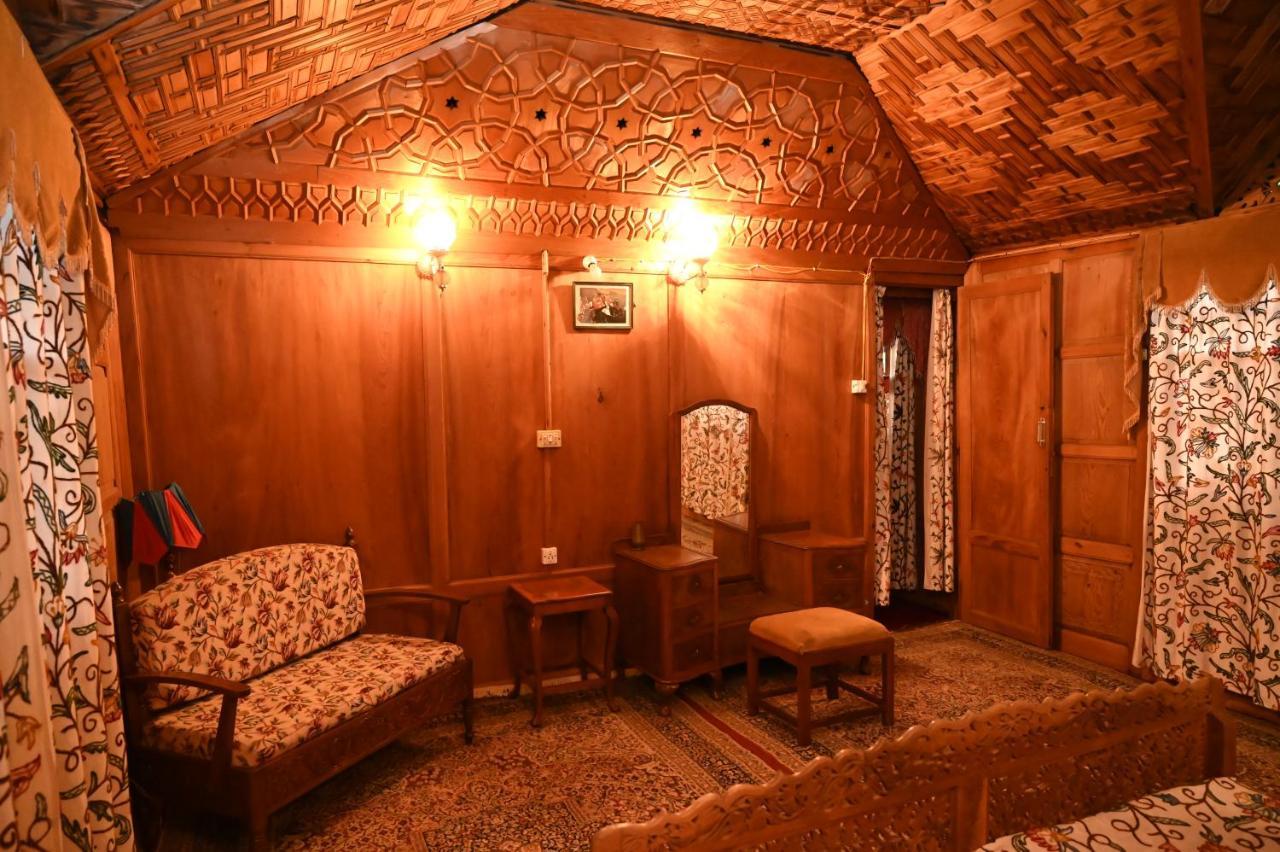 Kings Houseboats 호텔 Srīnagar 외부 사진