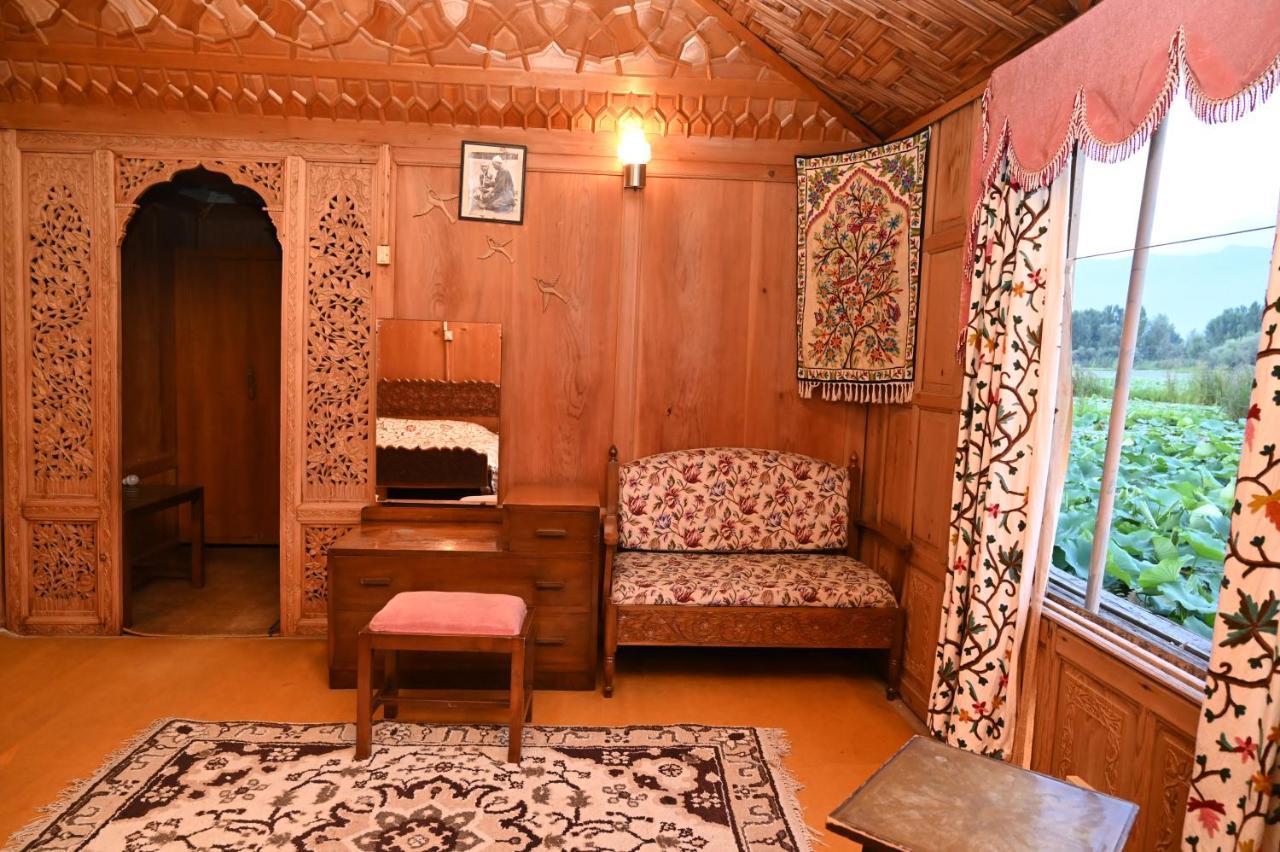 Kings Houseboats 호텔 Srīnagar 외부 사진