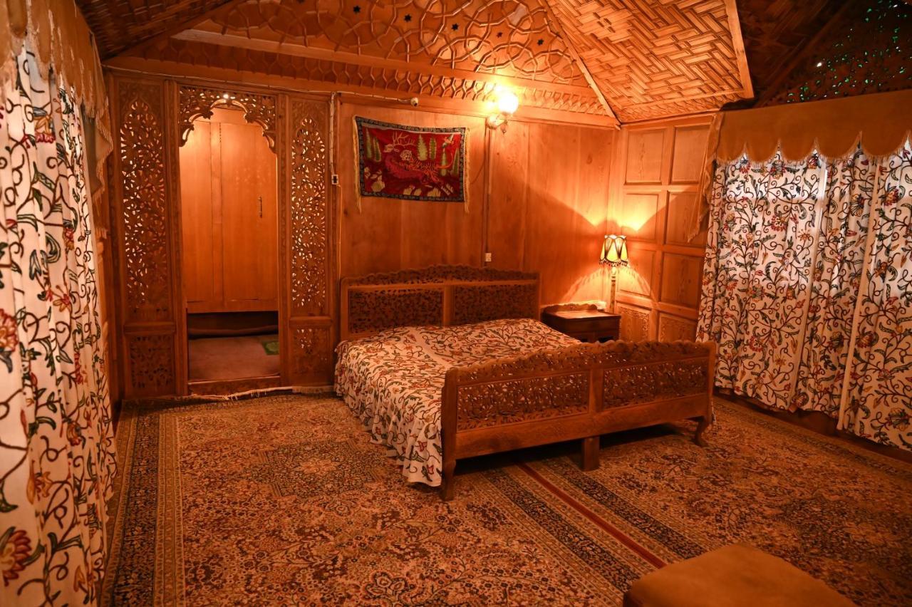 Kings Houseboats 호텔 Srīnagar 외부 사진