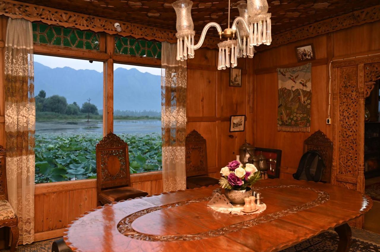 Kings Houseboats 호텔 Srīnagar 외부 사진