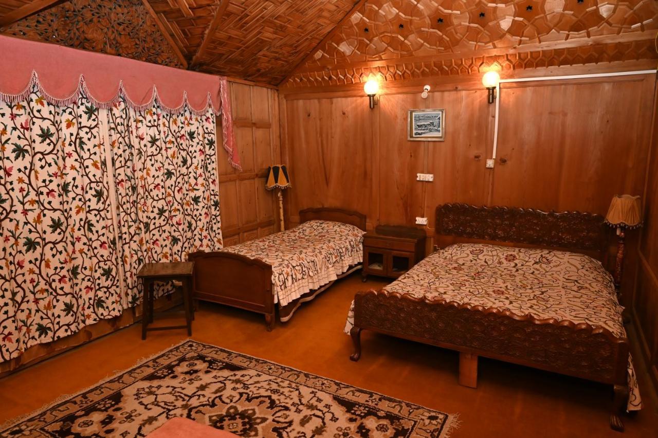 Kings Houseboats 호텔 Srīnagar 외부 사진