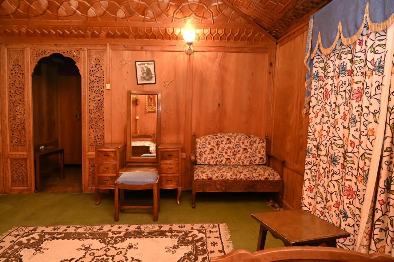 Kings Houseboats 호텔 Srīnagar 외부 사진