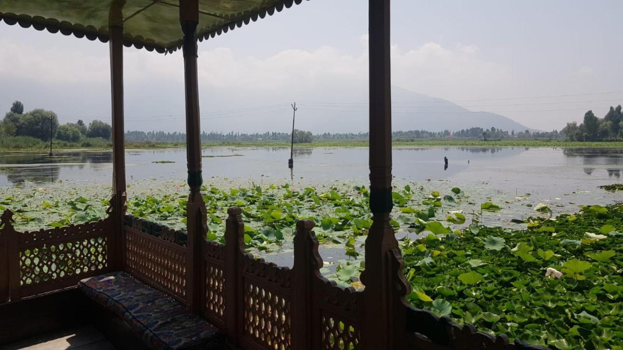 Kings Houseboats 호텔 Srīnagar 외부 사진