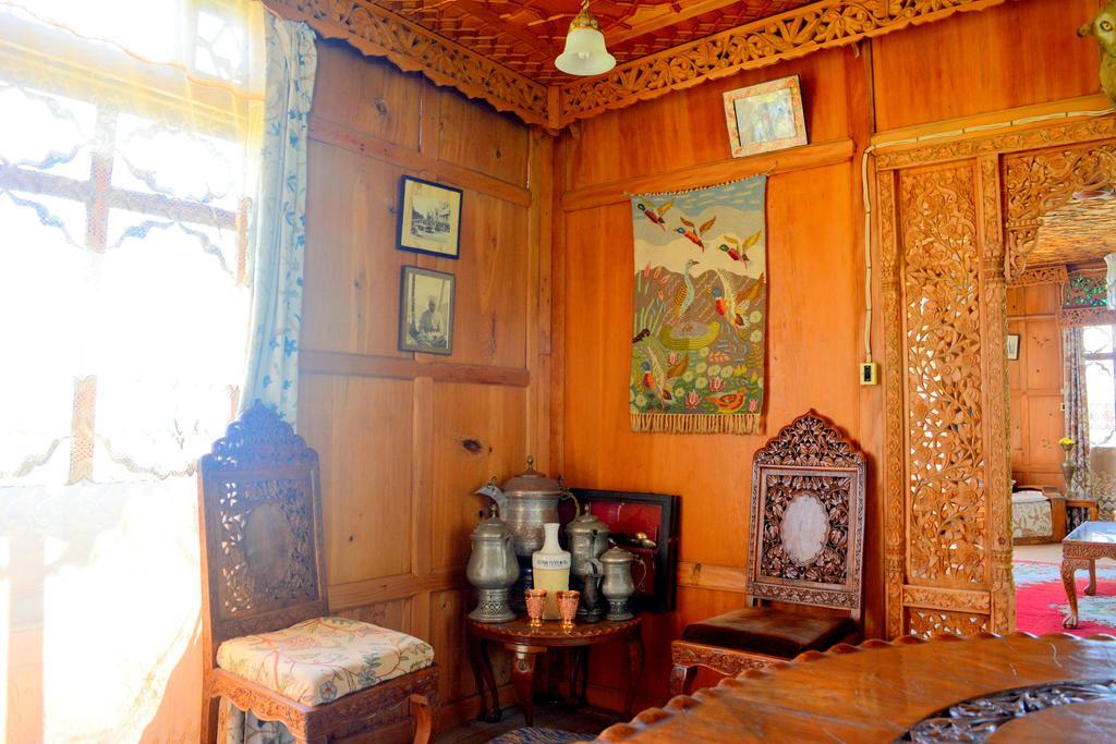 Kings Houseboats 호텔 Srīnagar 외부 사진