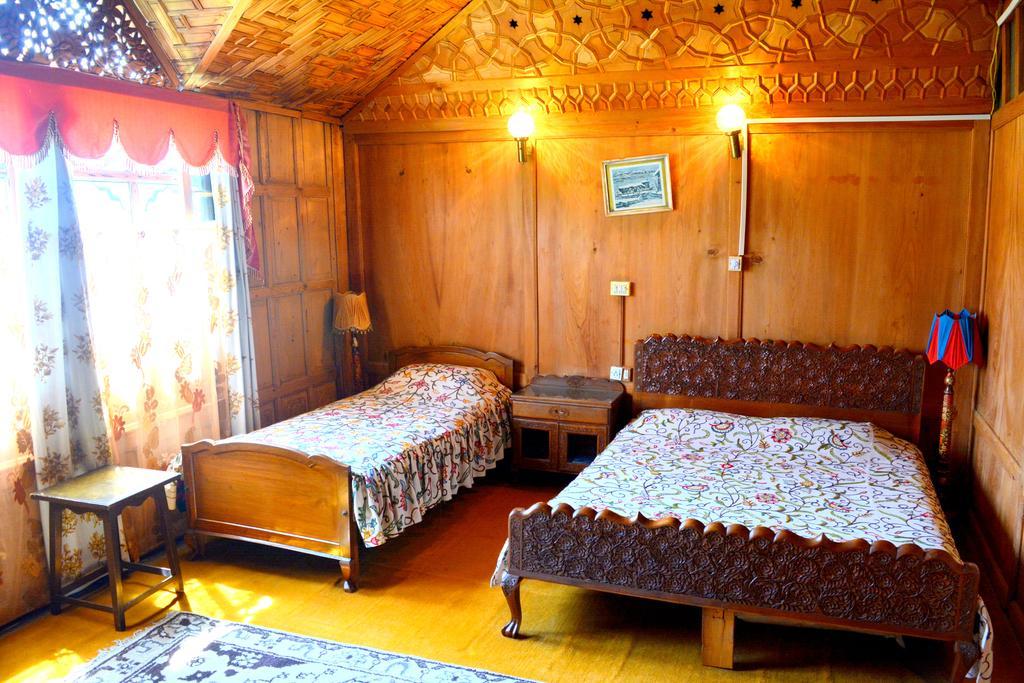 Kings Houseboats 호텔 Srīnagar 객실 사진