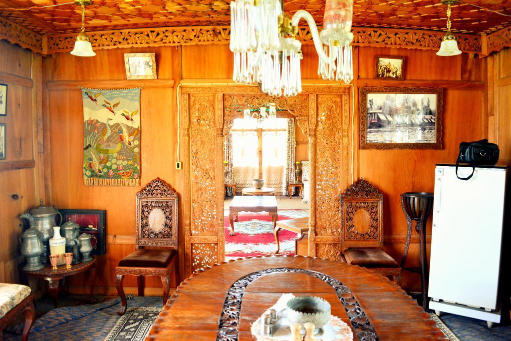 Kings Houseboats 호텔 Srīnagar 외부 사진