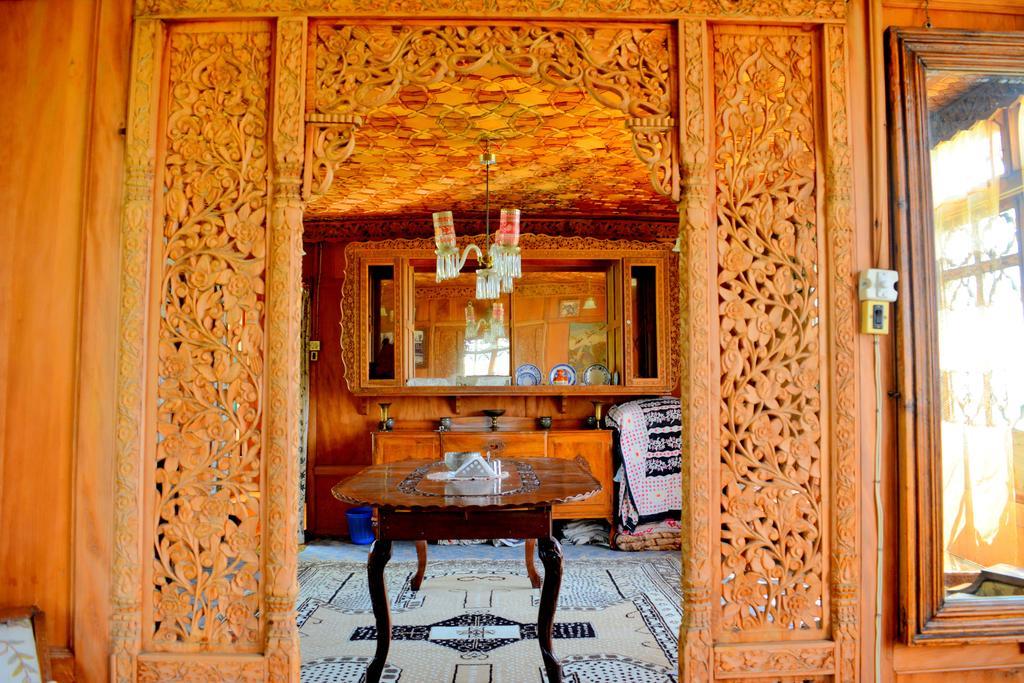 Kings Houseboats 호텔 Srīnagar 외부 사진