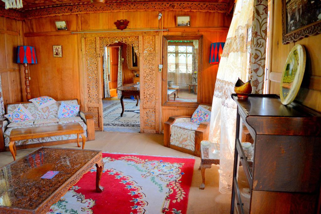 Kings Houseboats 호텔 Srīnagar 외부 사진