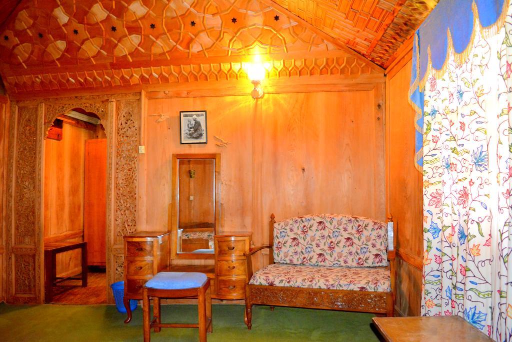 Kings Houseboats 호텔 Srīnagar 객실 사진