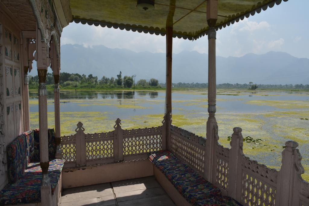 Kings Houseboats 호텔 Srīnagar 외부 사진