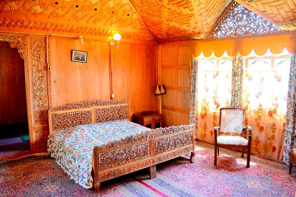 Kings Houseboats 호텔 Srīnagar 외부 사진