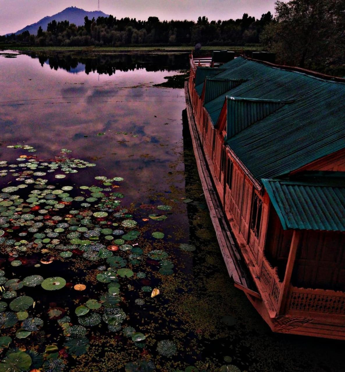 Kings Houseboats 호텔 Srīnagar 외부 사진